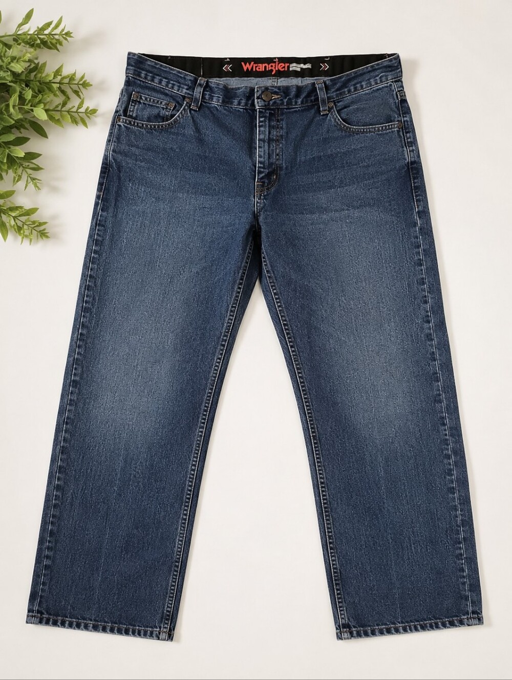 Wrangler Straight-Leg Jeans in Dark Blue Denim